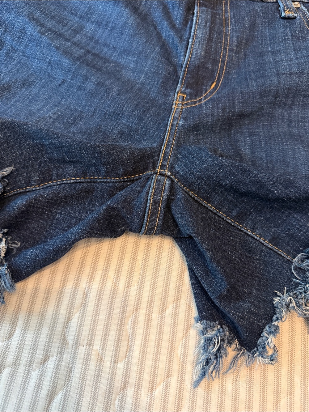 Levi’s Red Tag Dark Wash Denim Shorts - Picture 10 of 14